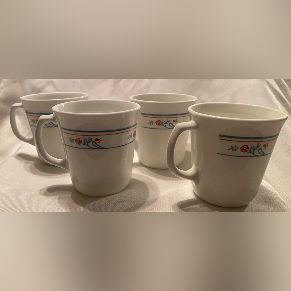 Corelle PRINCETON PRINSTON 4 Cups Mugs Red Blue Floral Vintage